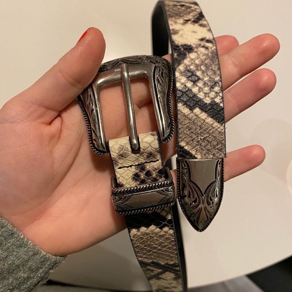 Snakeskin western style belt 37”